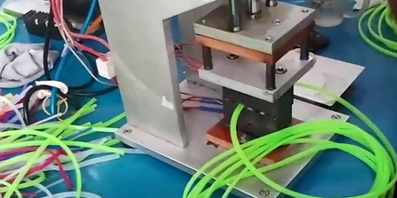 匯（huì）瑞熱粘矽膠（jiāo）膠水幫助客戶解（jiě）決密（mì）封（fēng）矽（guī）膠條對（duì）粘的問題