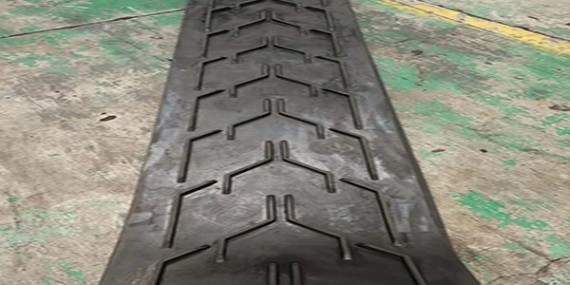 橡膠輸送帶（dài）表麵磨損怎麽辦，塗橡（xiàng）膠修補劑（jì）快速顯效