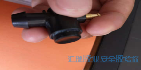 橡膠粘（zhān）金（jīn）屬膠水，用匯（huì）瑞牌固化後不發硬的橡膠（jiāo）瞬間膠