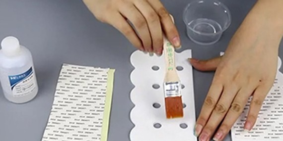 矽（guī）膠粘雙麵膠粘不牢、邊角開（kāi）膠怎麽辦？矽膠粘雙麵膠增粘劑應用解決方案！