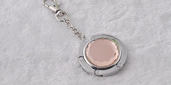 創新型固定方（fāng）式，使用（yòng）透明點鑽膠讓水晶點綴更加牢固和（hé）美觀