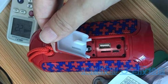 PC料和矽膠用什麽膠水固定，草莓视频cm.888tw矽膠粘pc膠水粘接方案