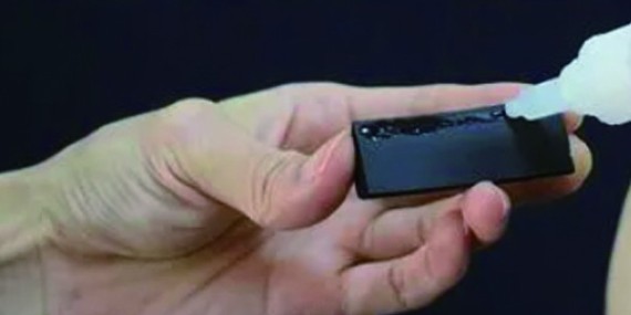 pet材質普通膠水粘（zhān）接會發硬怎麽辦？pet快幹膠水（shuǐ）一招幫你（nǐ）解決