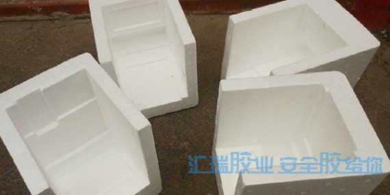 看（kàn）看（kàn）epe膠水是如何解決泡沫（mò）包（bāo）裝粘接問題（tí）