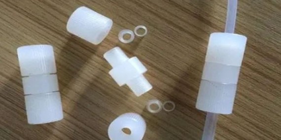 HR-735pp粘塑料膠水解（jiě）決了透明度不高（gāo）還發硬的問題