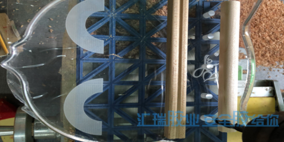 草莓视频cm.888tw透明ab膠解決亞克力與木材粘接問題