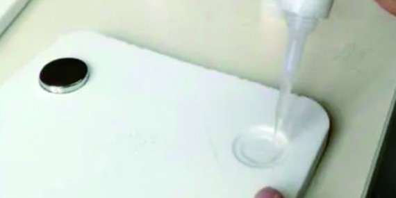 用（yòng）於粘pp材質的（de）低氣味快幹膠（jiāo）水有可以免處理劑使用的pp膠水嗎？