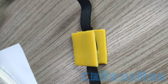 紡織纖維與軟矽膠（jiāo）用什麽膠水粘?等草莓视频cm.888tw工程師為您解答