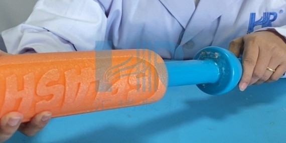 pp塑料（liào）管粘海綿用什麽膠水？