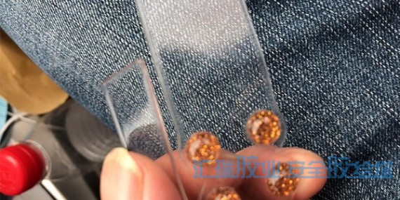 看草莓视频cm.888tw軟PVC膠（jiāo）水如何解決軟（ruǎn）PVC互粘問題