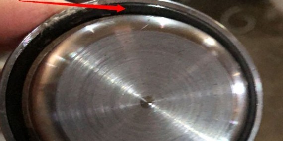 粘（zhān）橡膠快幹膠解決橡膠與鐵蓋（gài）粘接問題