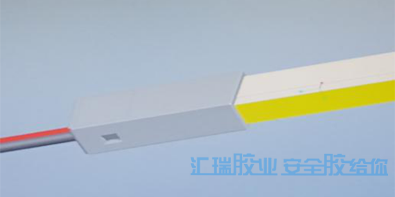 矽膠（jiāo）粘塑料膠（jiāo）水幫（bāng）助客戶解決戶外燈（dēng）帶矽膠和（hé）pc的粘接問題